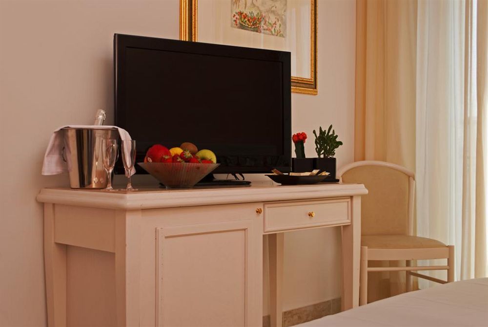 Hotel Ambra Milano Marittima Exteriör bild